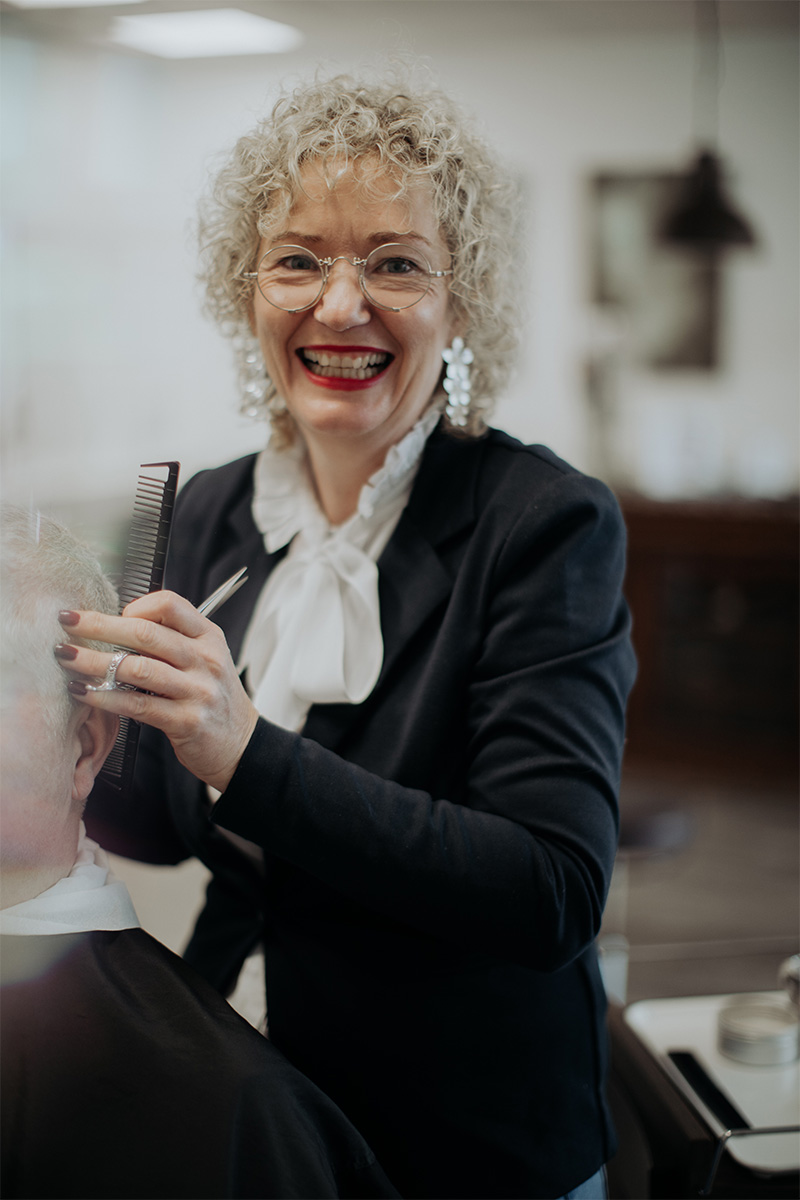 Friseurteam-Niederkruechten-Nicole-Cross